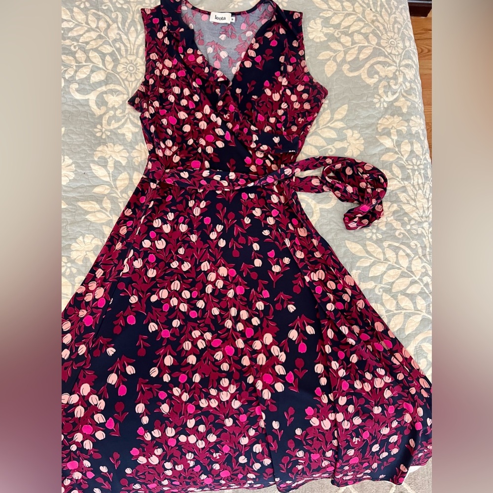 Leota faux wrap dress size M